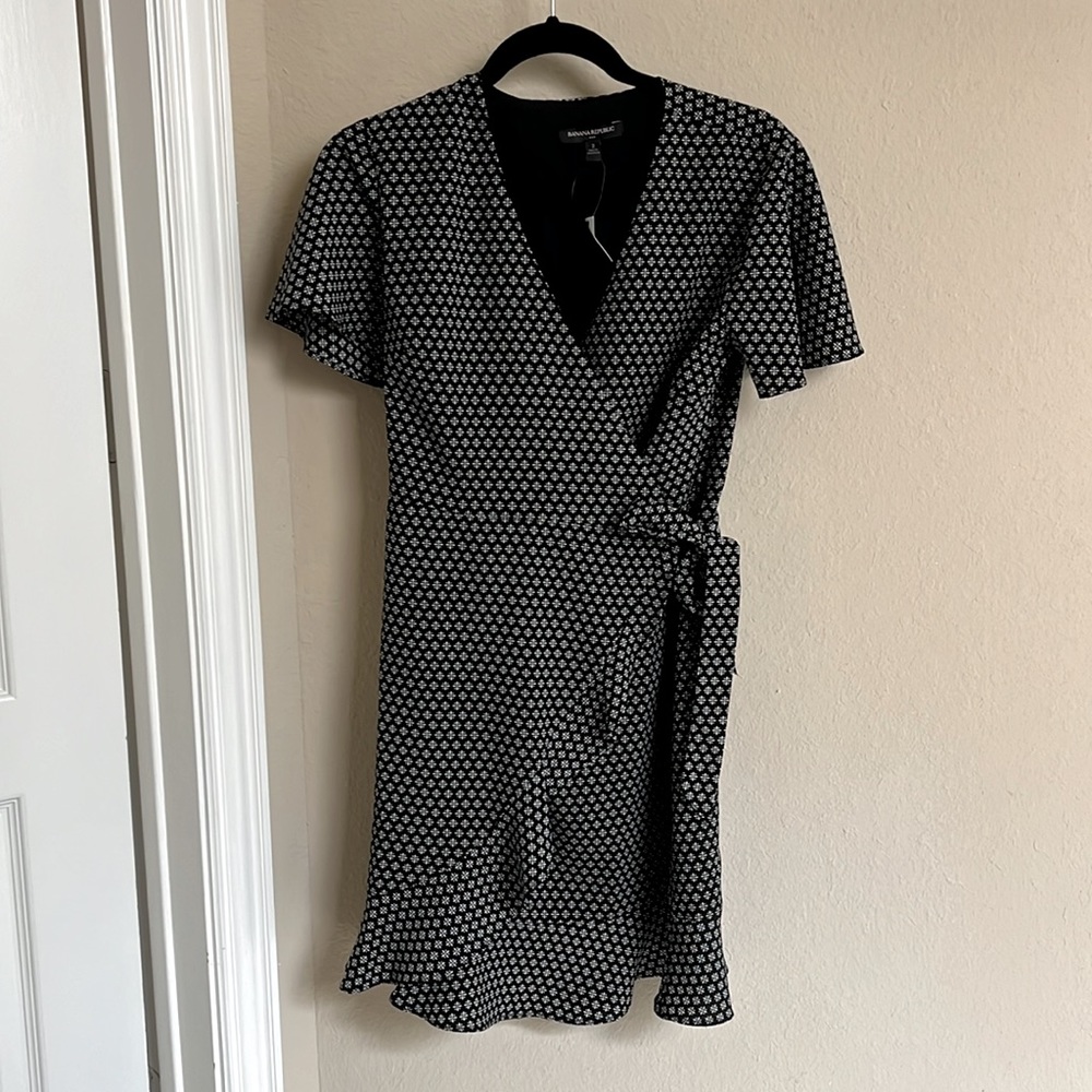 NWT Banana Republic black floral wrap dress sz 2